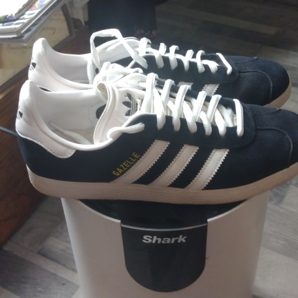 Adidas Gazelle shoes size US 7 black and white suede/leather